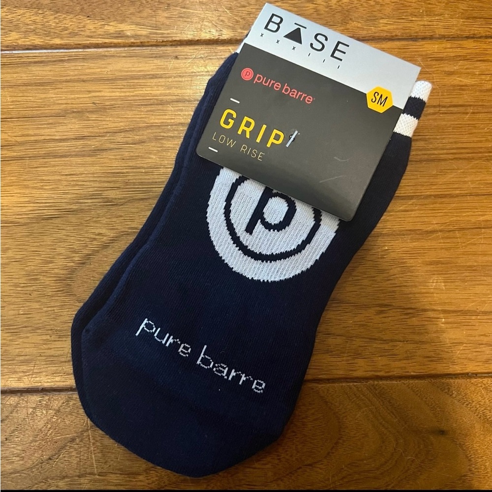NWT! Pure Barre P logo Navy Grip socks Size small
